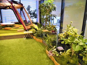 あの超有名企業のオフィスの休憩スペースに小川を再現!