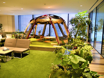 あの超有名企業のオフィスの休憩スペースに小川を再現!