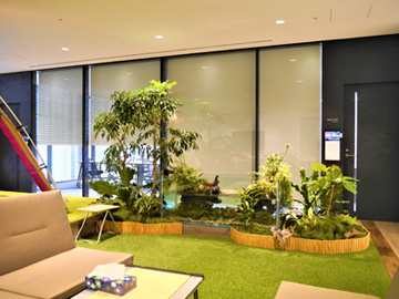 あの超有名企業のオフィスの休憩スペースに小川を再現!