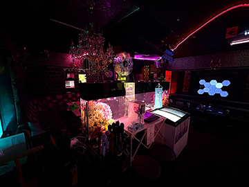 ナイト系のお店に造花水槽!